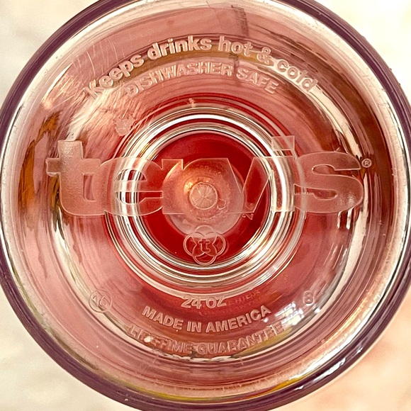 Tervis Dr. Seuss Grinch/Cindy Lou Tumbler
 Cindy Lou 16oz - Picture 7 of 10